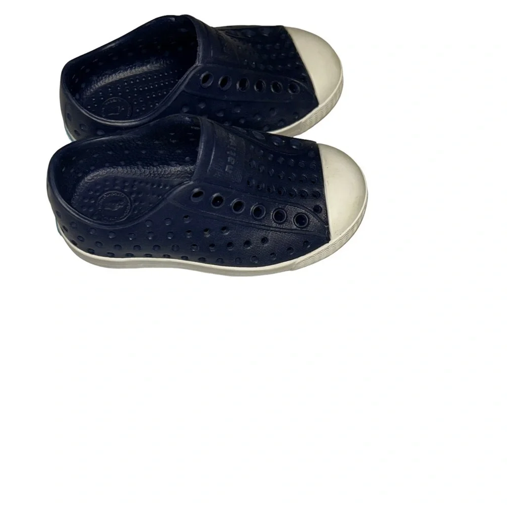 Native Jefferson Slip On Sneaker Boys child Size C6 Casual Comfort Water Shoes